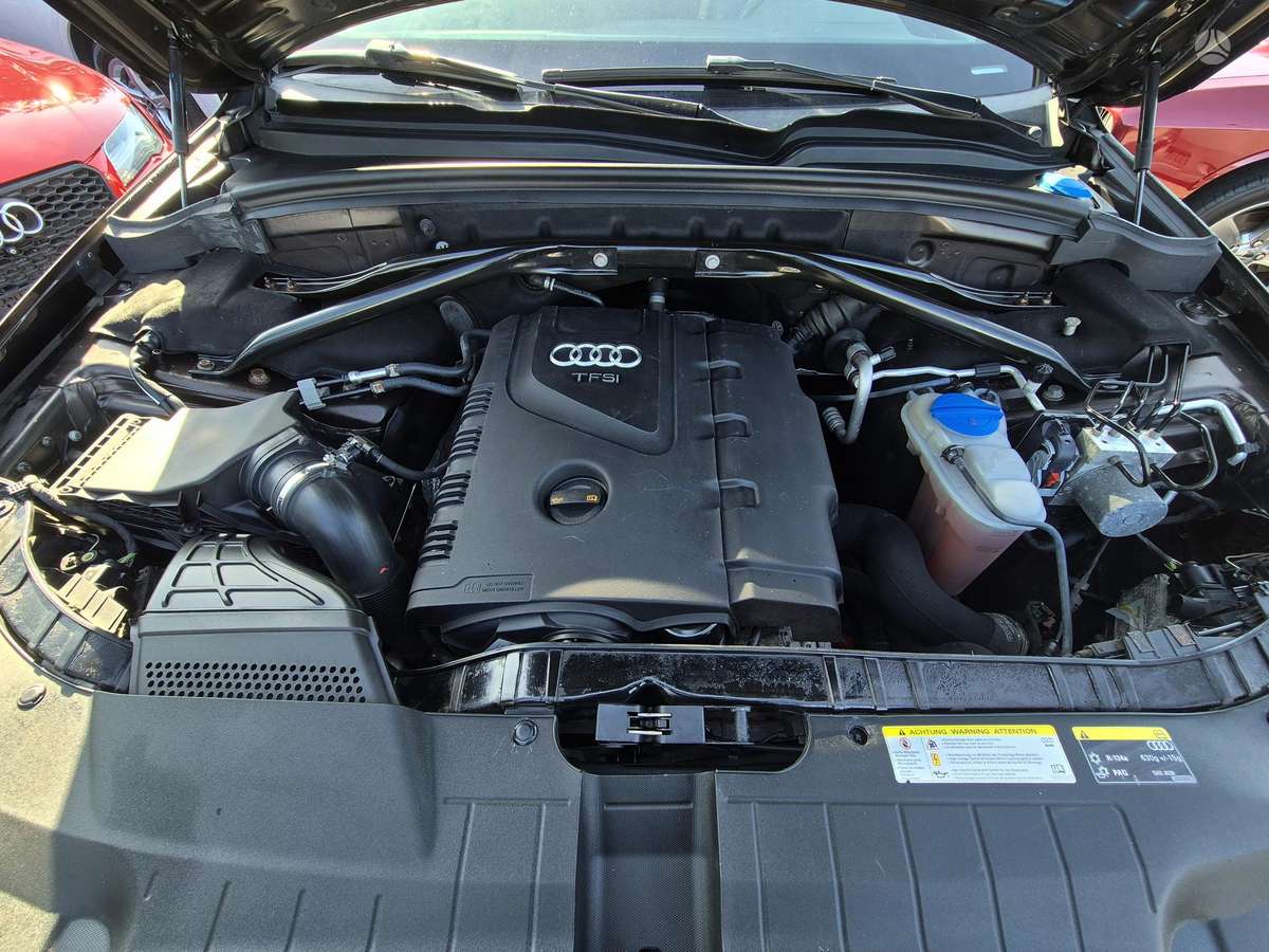 Audi Q5, 2.0 l., off-road / crossover