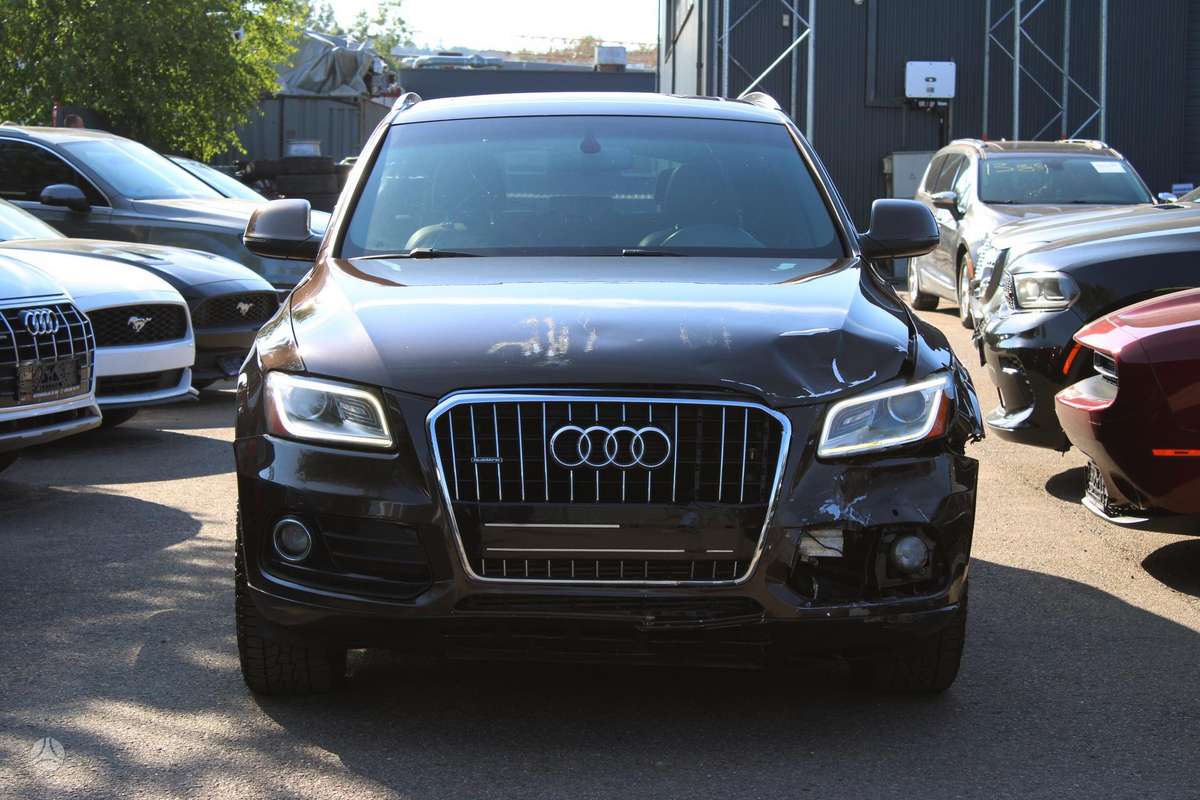 Audi Q5, 2.0 l., off-road / crossover