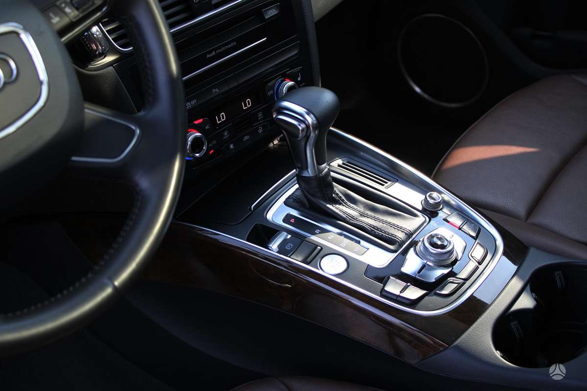 Audi Q5, 2.0 l., off-road / crossover