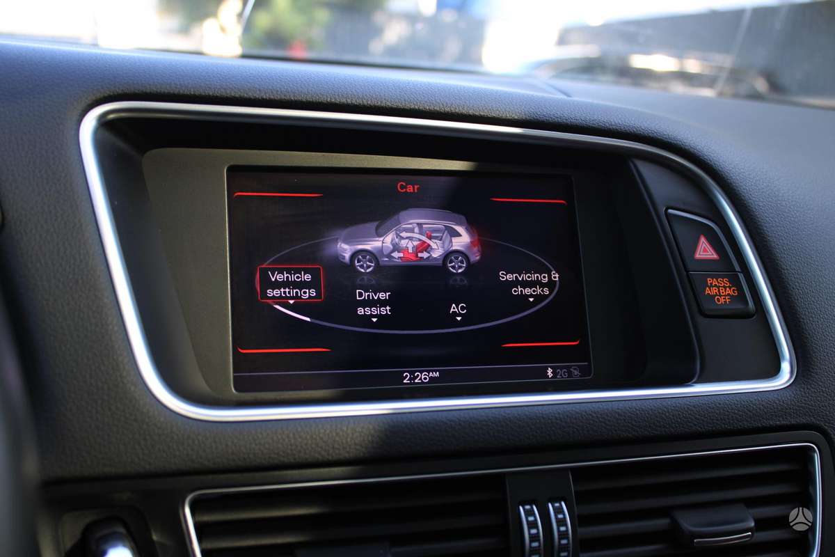 Audi Q5, 2.0 l., off-road / crossover