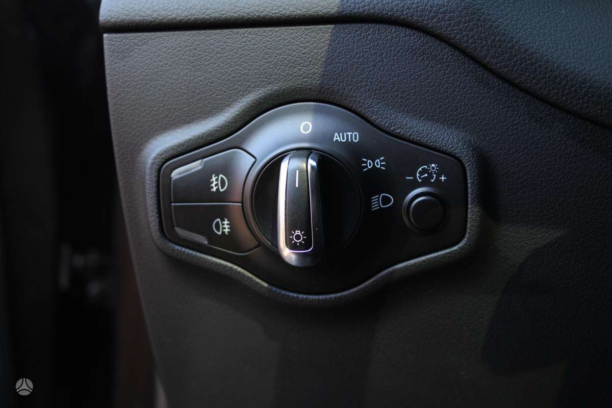 Audi Q5, 2.0 l., off-road / crossover