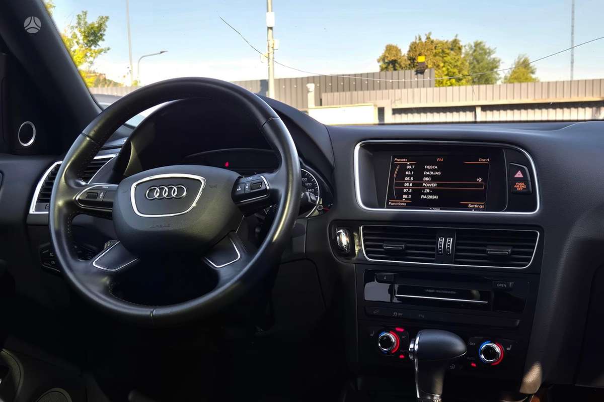 Audi Q5, 2.0 l., off-road / crossover