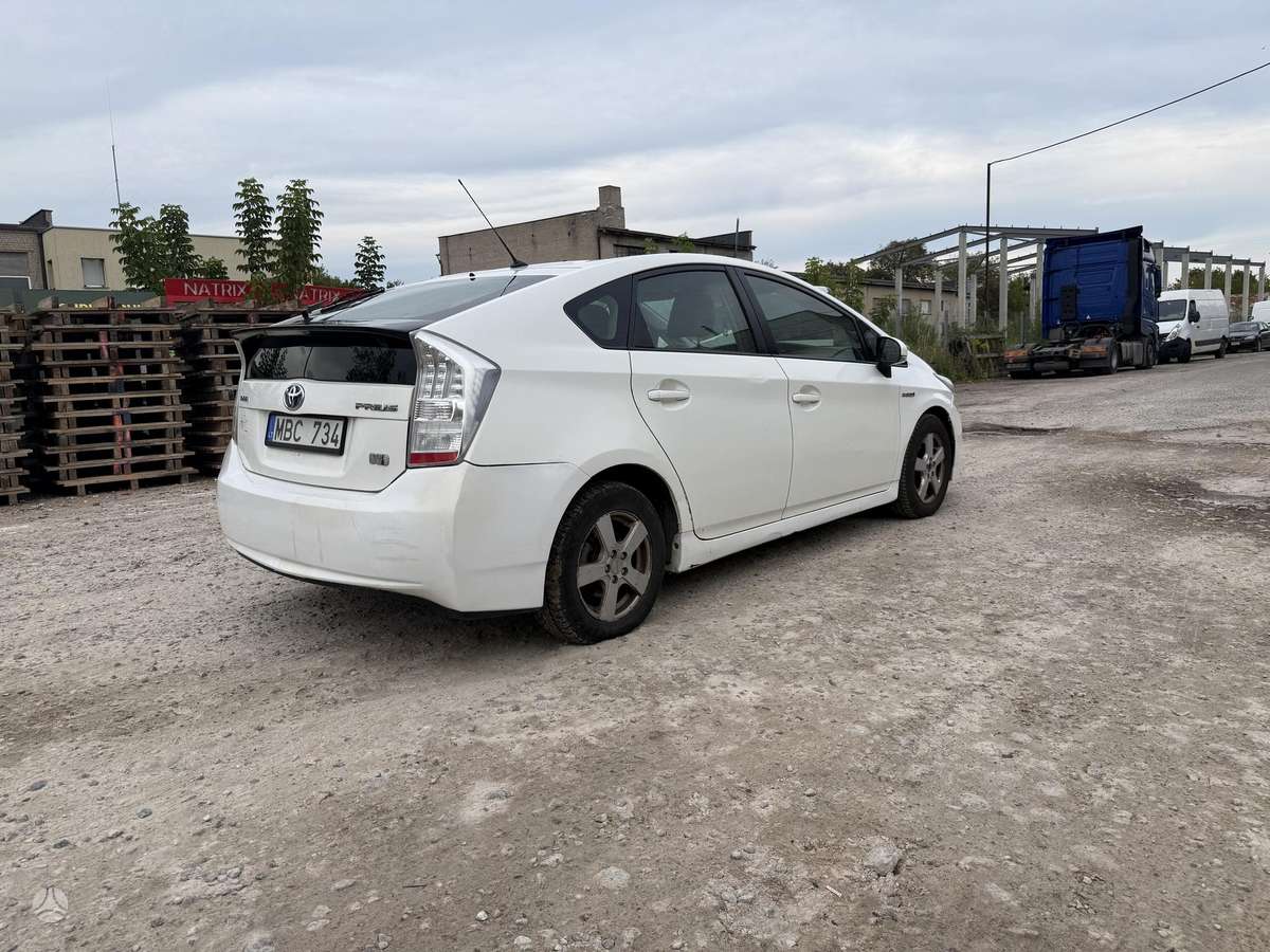 Toyota Prius - 5