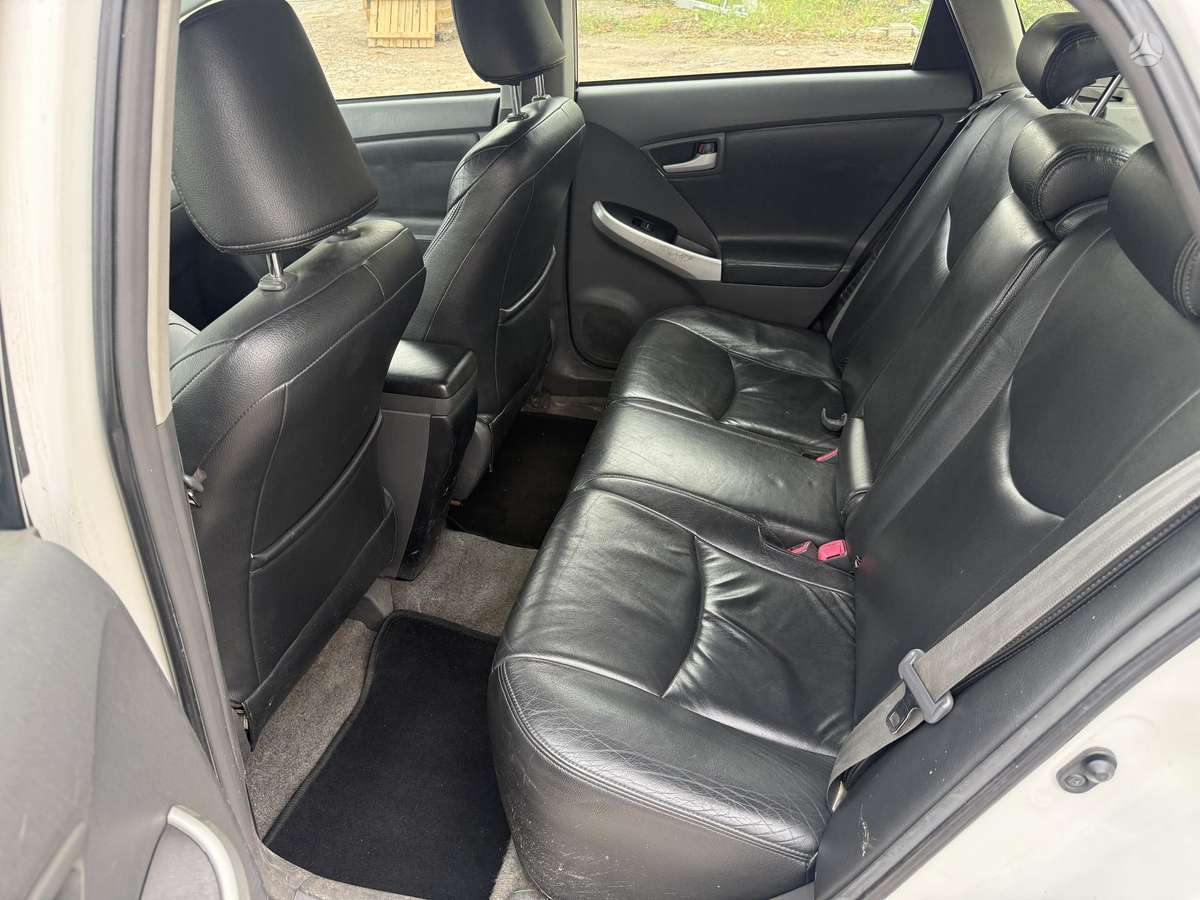 Toyota Prius - 12