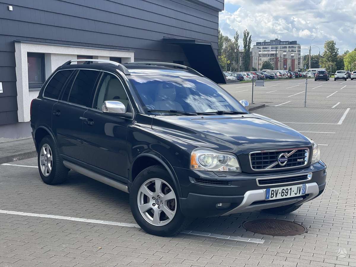 Volvo XC90 - 1