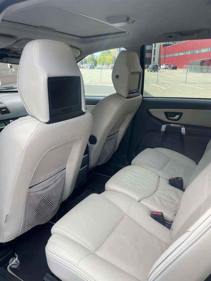 Volvo XC90 - 9