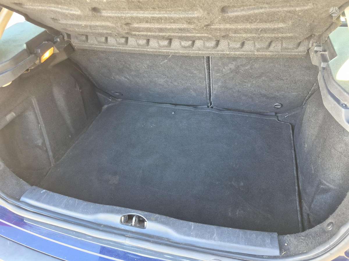 Citroen C4, 1.6 l., hatchback