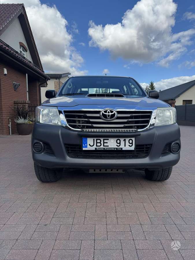 Toyota Hilux - 1