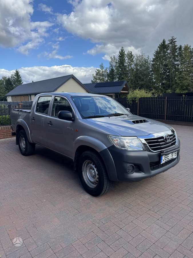 Toyota Hilux - 2