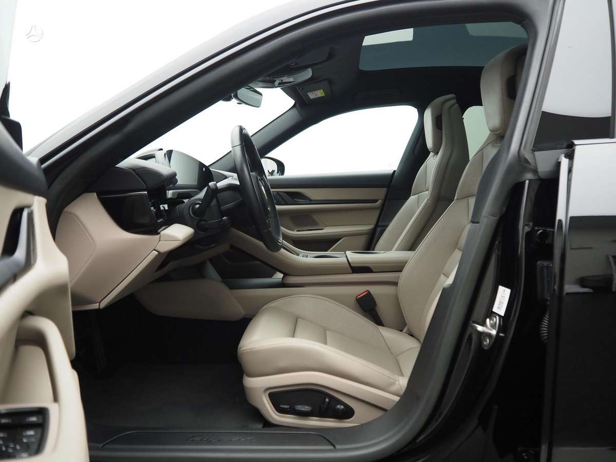 Porsche Taycan - 8