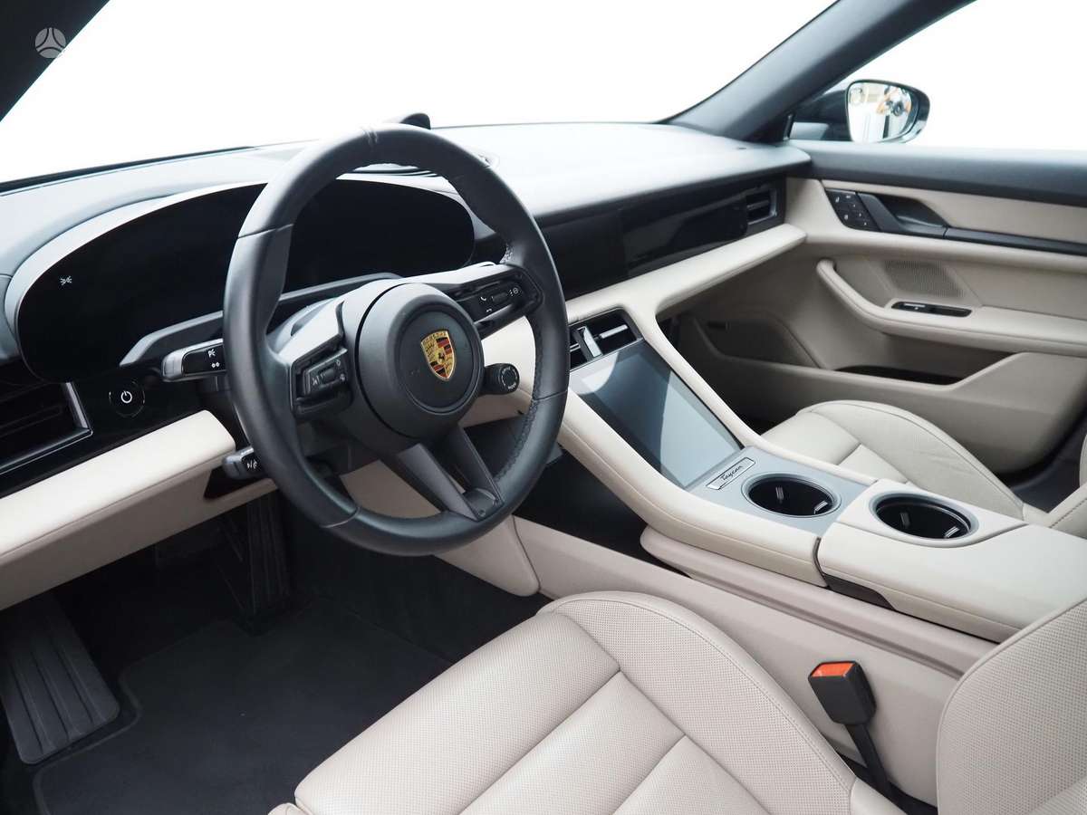 Porsche Taycan - 10
