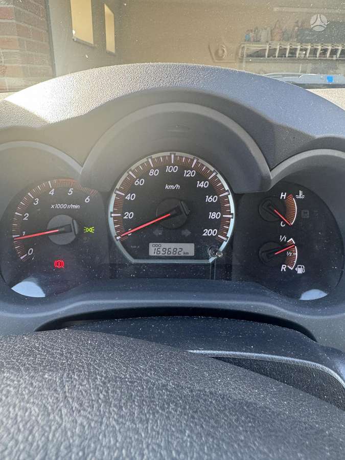 Toyota Hilux - 8