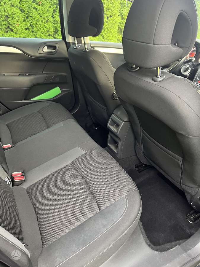 Citroen C4, 1.6 l., hatchback