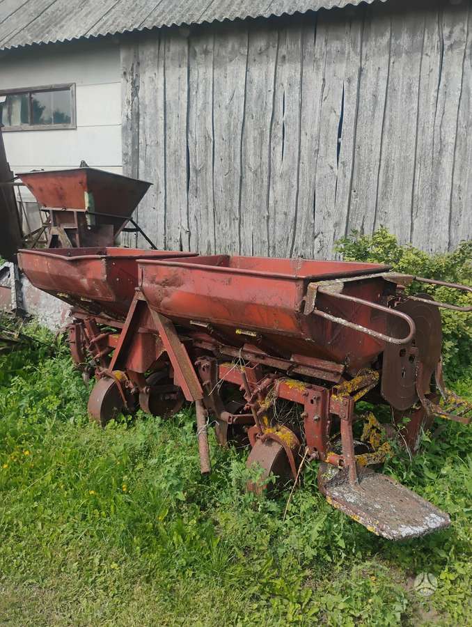 MTZ 52, tractors