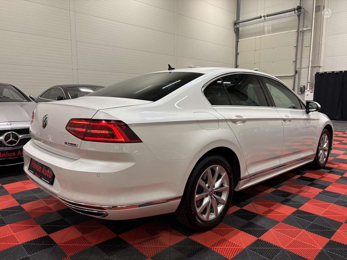 Volkswagen Passat - 4