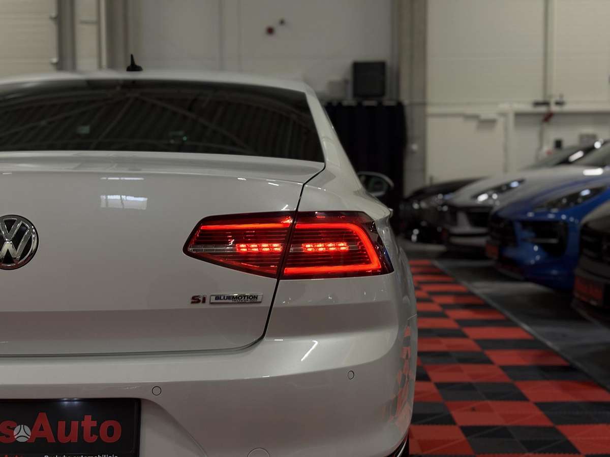 Volkswagen Passat - 8