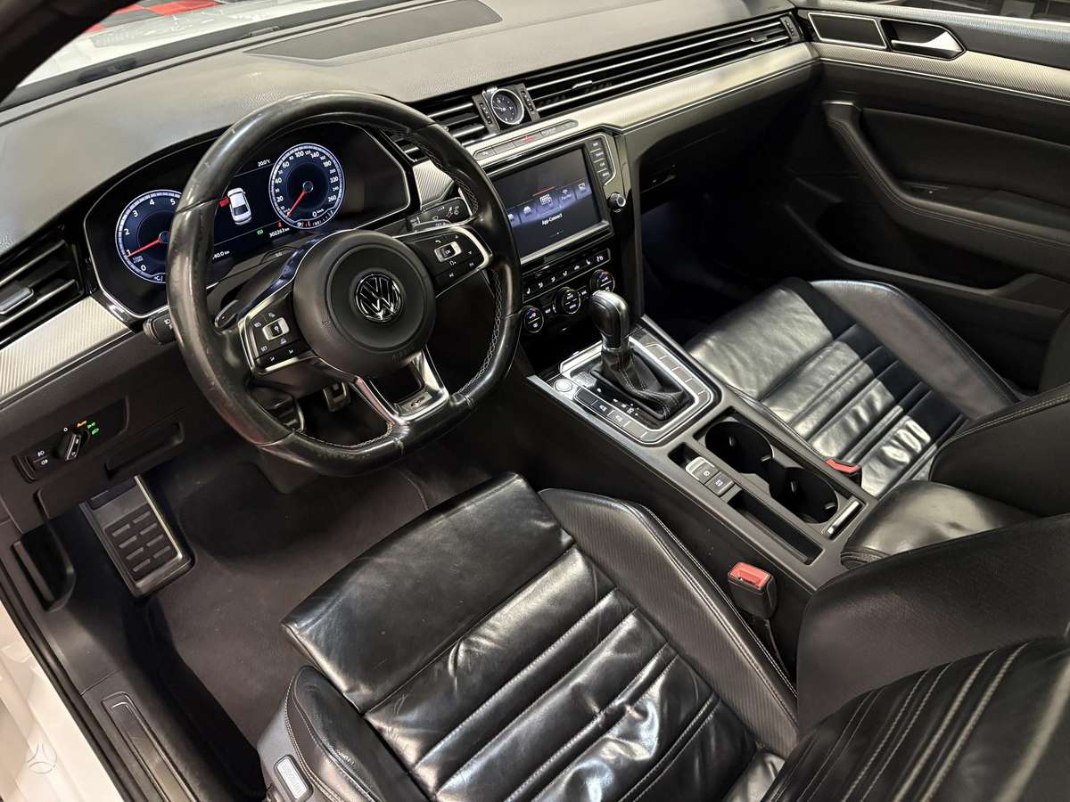 Volkswagen Passat - 11