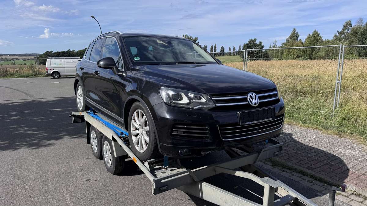 Volkswagen Touareg - 1