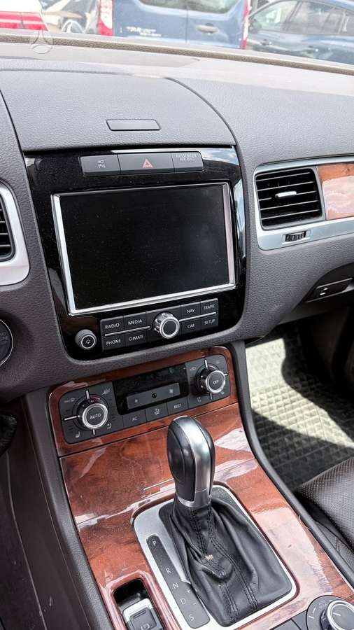 Volkswagen Touareg - 11