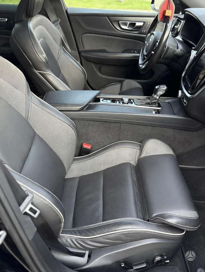 Volvo S60, 2.0 l., Седан