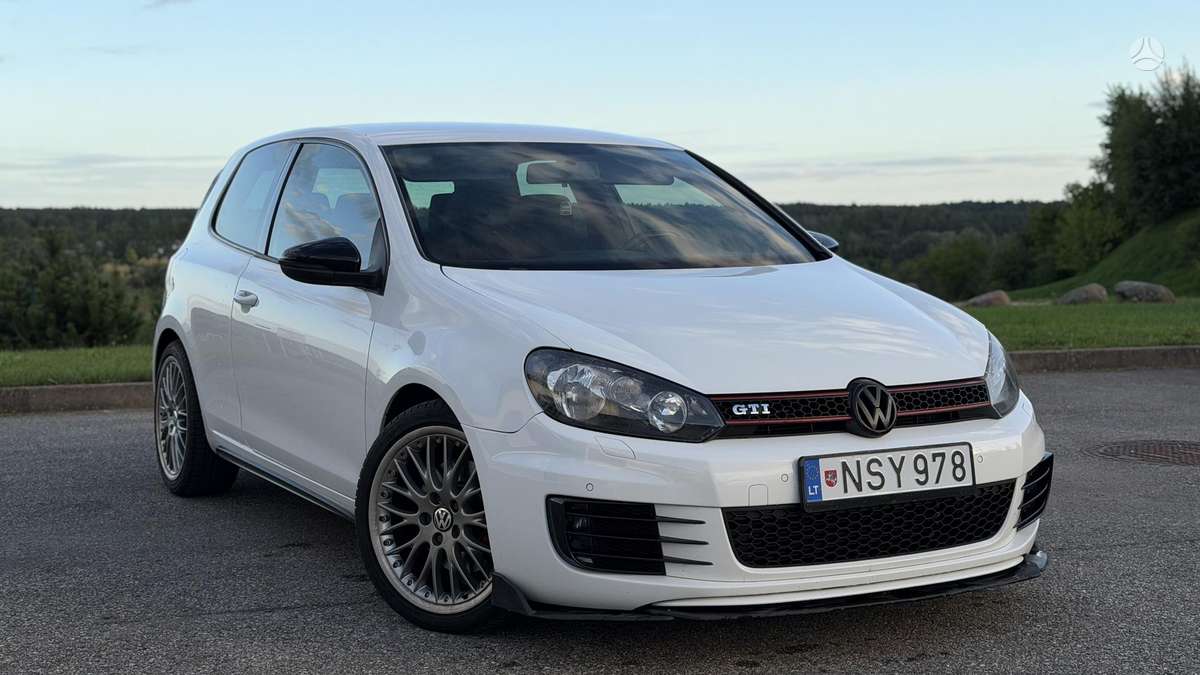Volkswagen Golf - 1