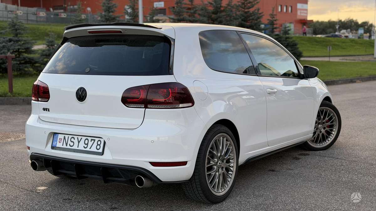 Volkswagen Golf - 3
