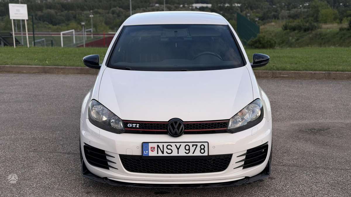 Volkswagen Golf - 6