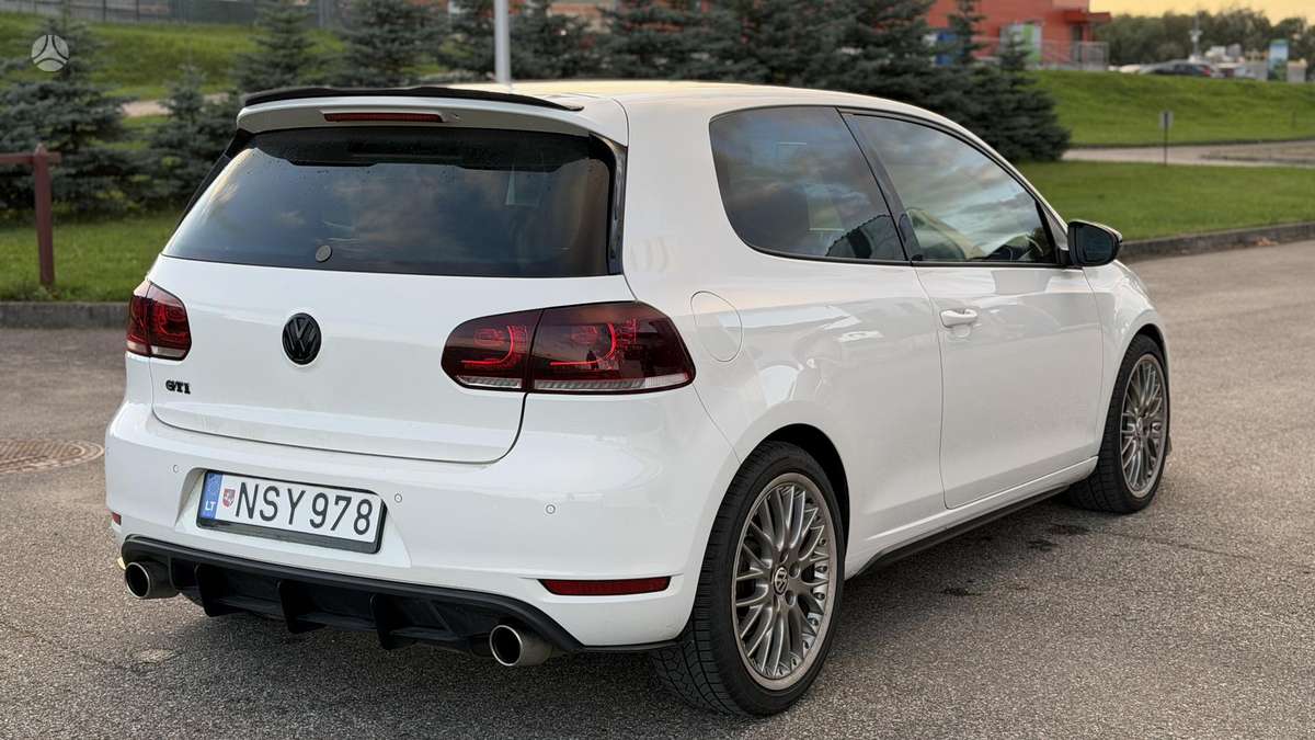 Volkswagen Golf - 8