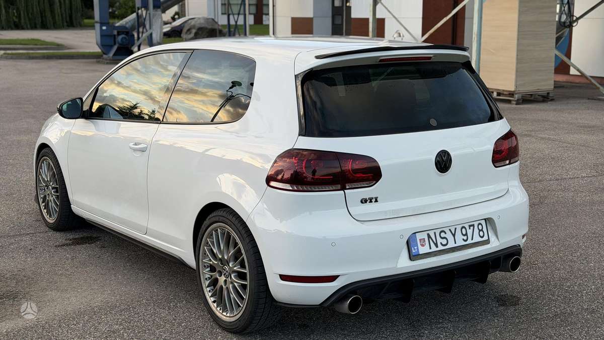 Volkswagen Golf - 10
