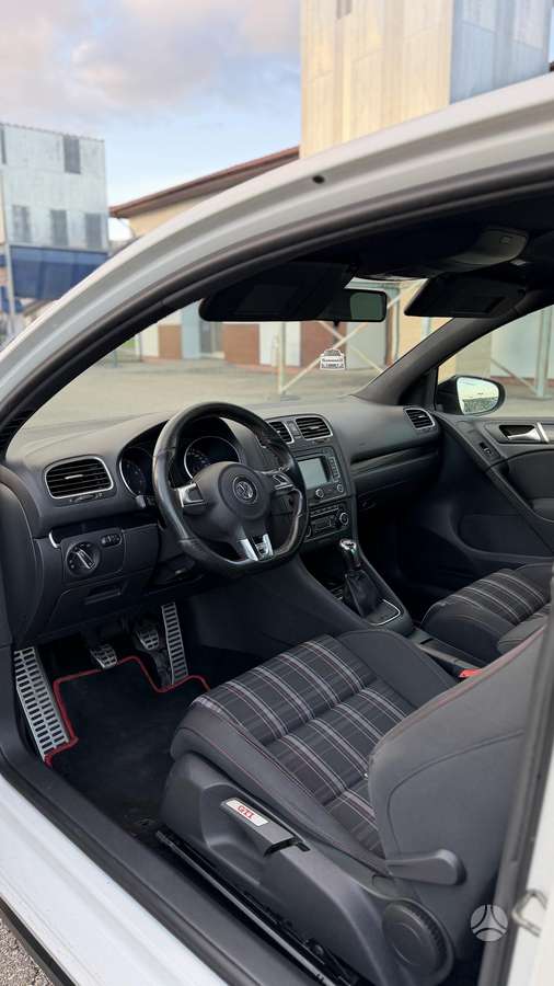 Volkswagen Golf - 11