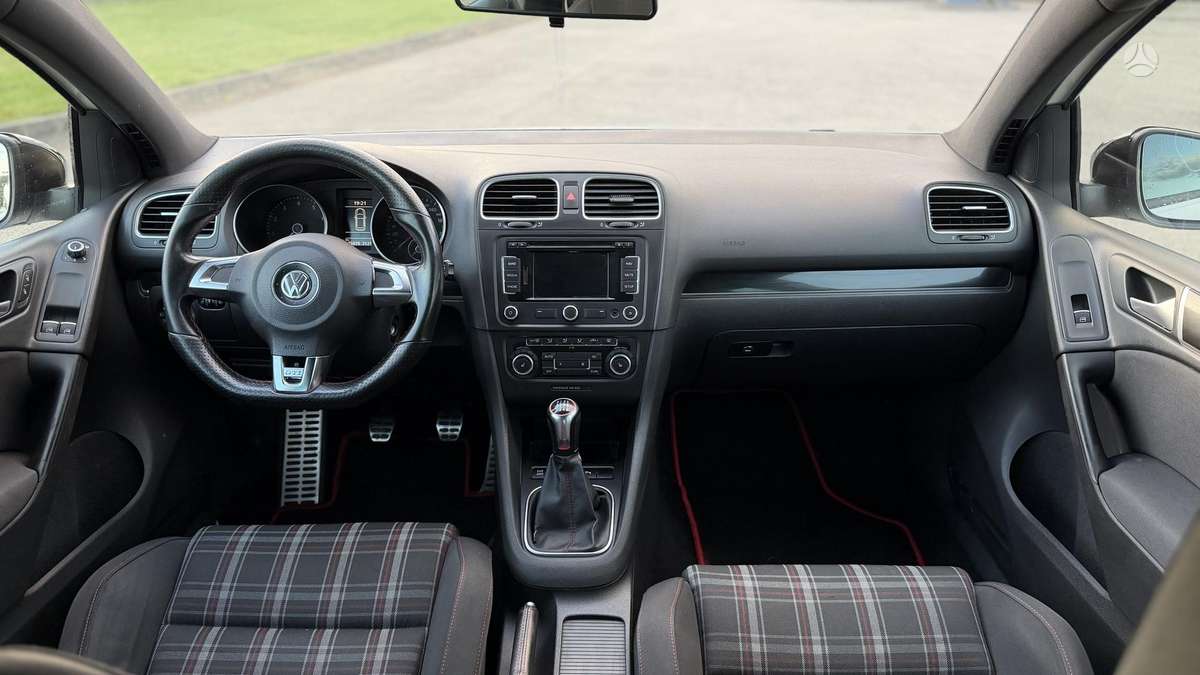 Volkswagen Golf - 12
