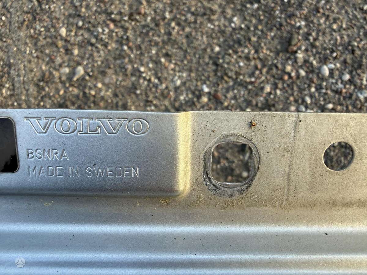 Volvo S90 sparnai