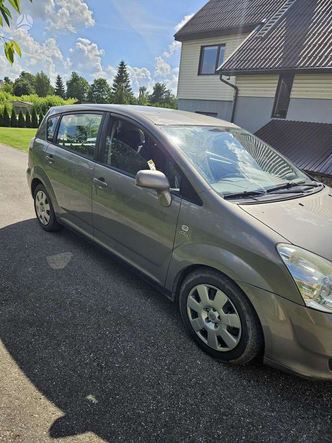 Toyota Corolla Verso - 2