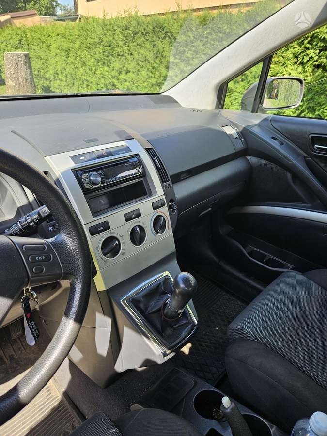 Toyota Corolla Verso - 8