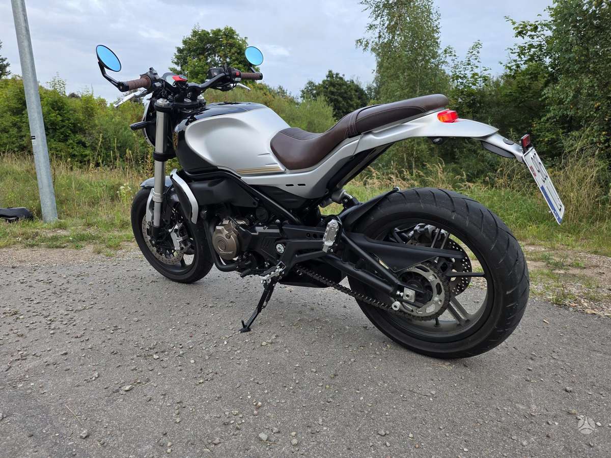 QJMOTOR SRV 600V 552cc, street / classic