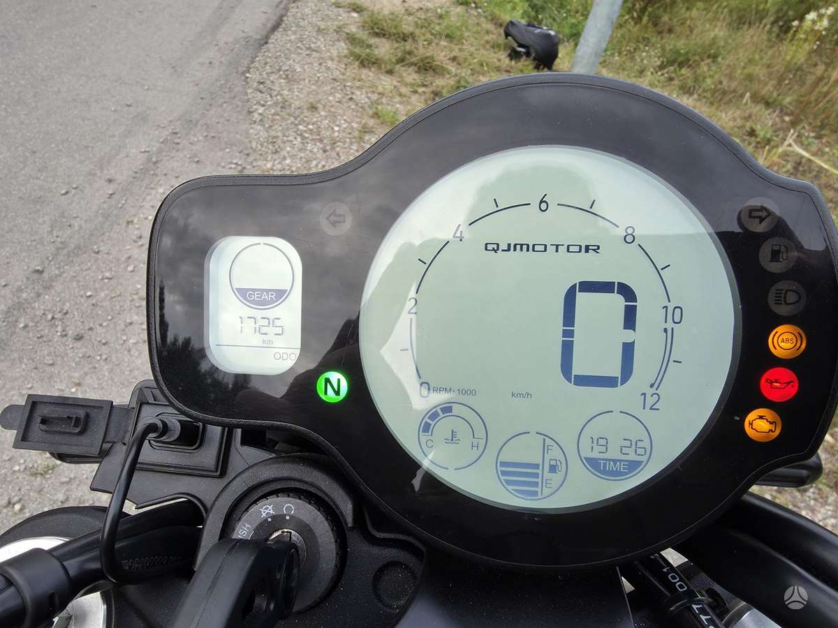 QJMOTOR SRV 600V 552cc, street / classic