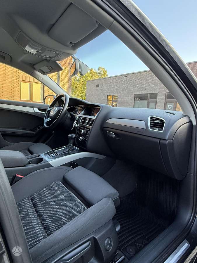Audi A4, 1.8 l., Седан