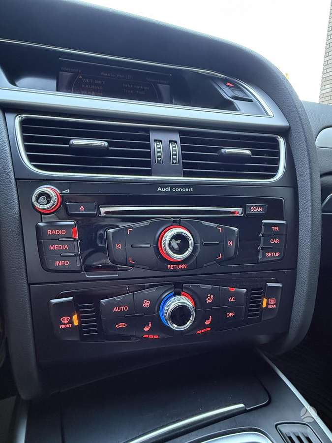 Audi A4, 1.8 l., Седан