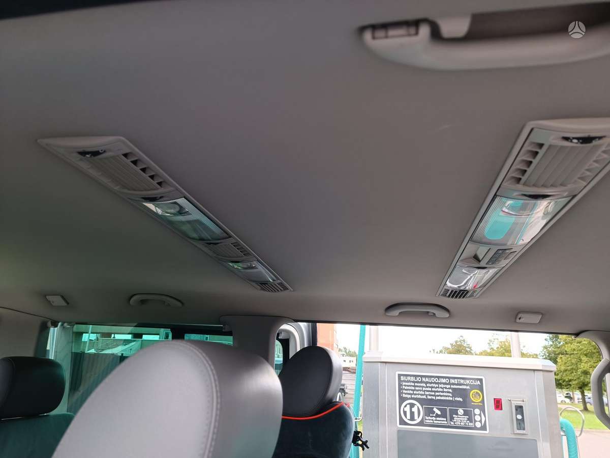 Volkswagen Multivan - 2