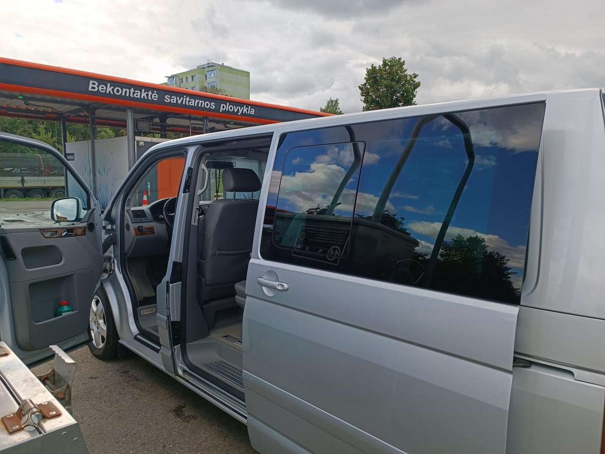 Volkswagen Multivan - 8