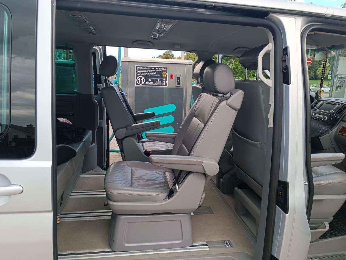 Volkswagen Multivan - 11