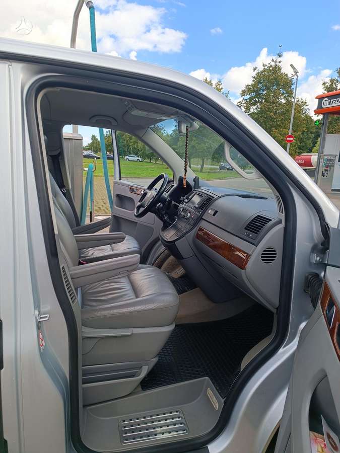 Volkswagen Multivan - 12