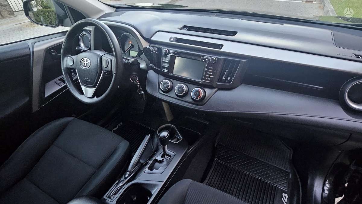 Toyota RAV4 - 8
