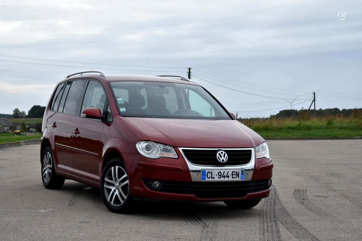 Volkswagen Touran - 1