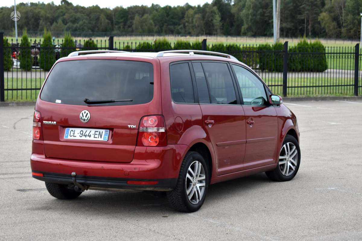 Volkswagen Touran - 4