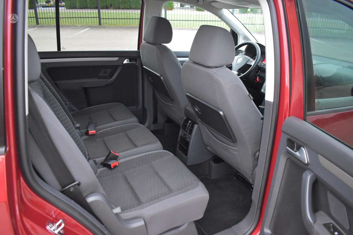 Volkswagen Touran - 10