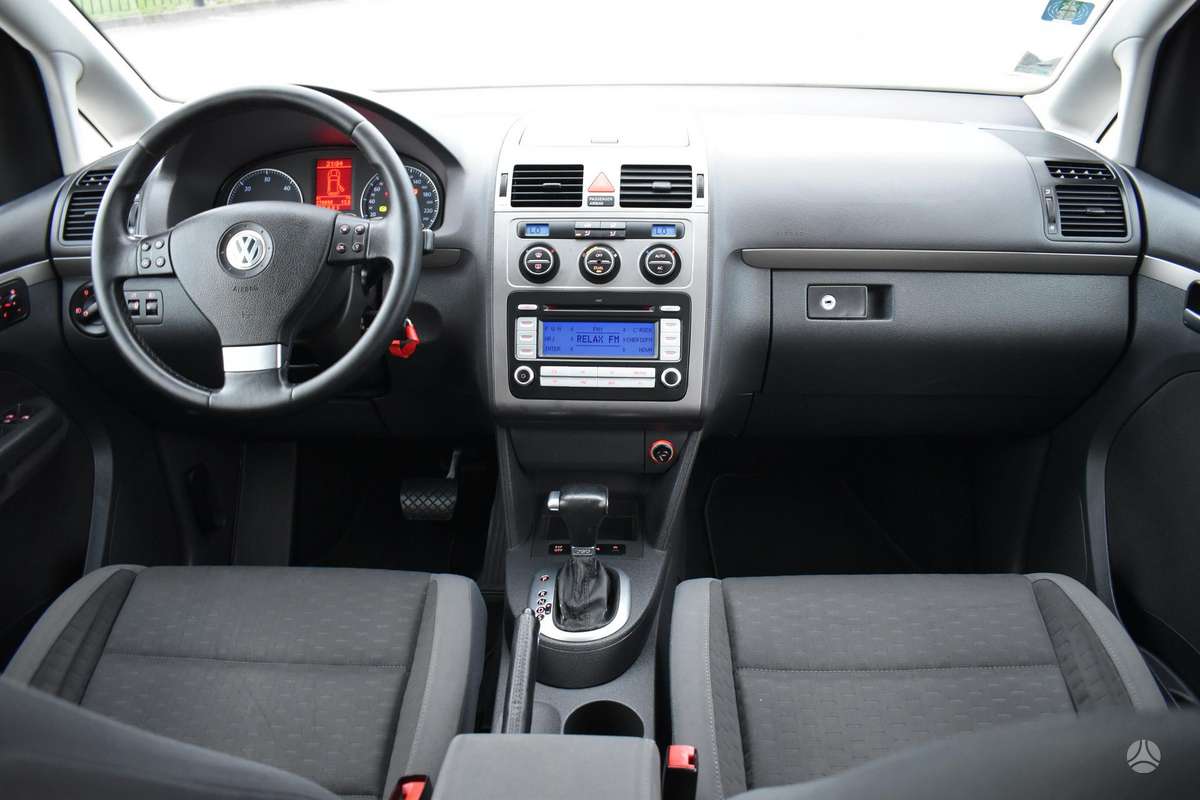 Volkswagen Touran - 11