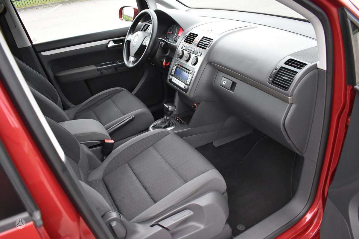 Volkswagen Touran - 12
