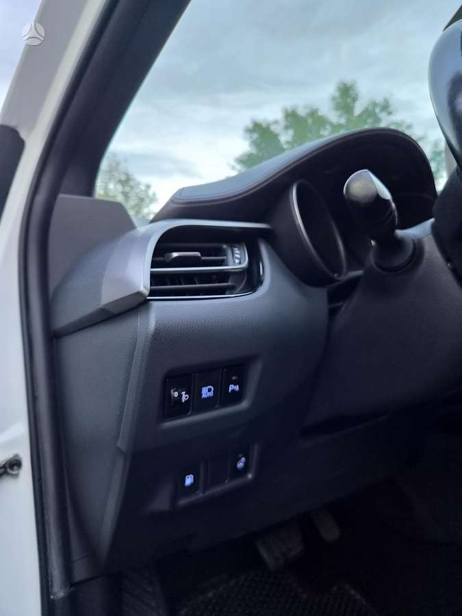 Toyota C-HR - 11