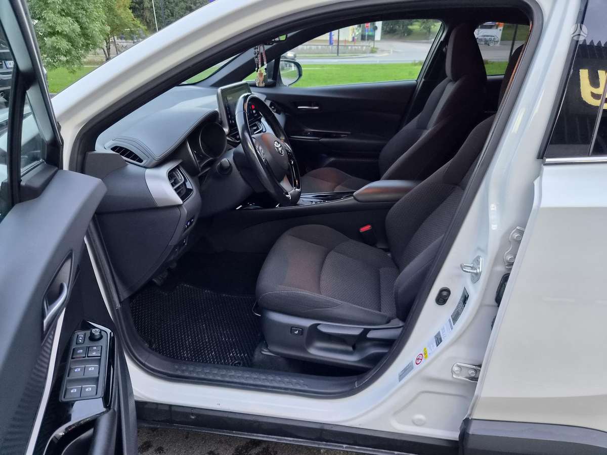 Toyota C-HR - 12
